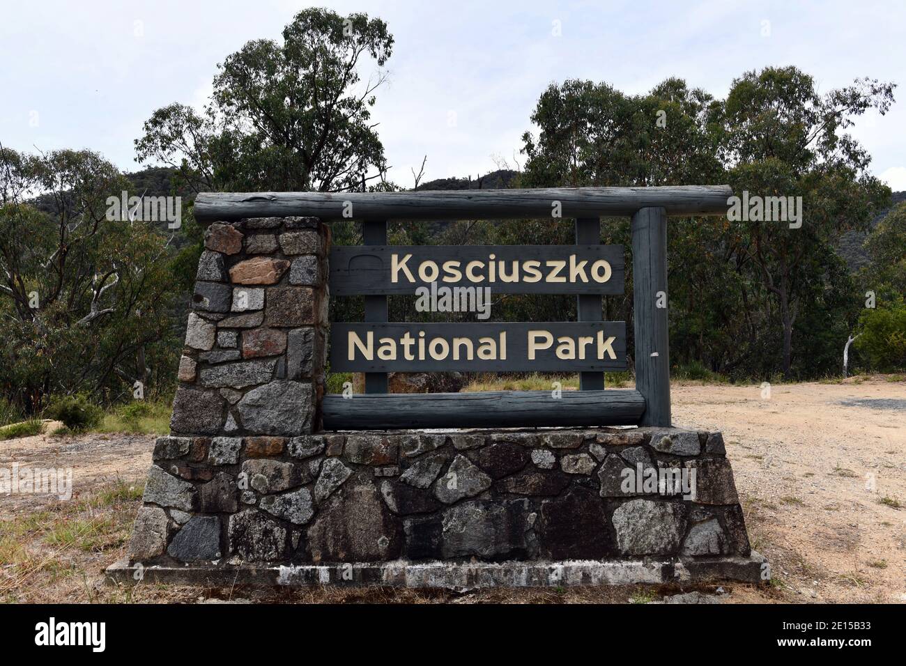 Ein Schild in der Nähe von Khancoban begrüßt Touristen in Kosciuszko Nationalpark Stockfoto