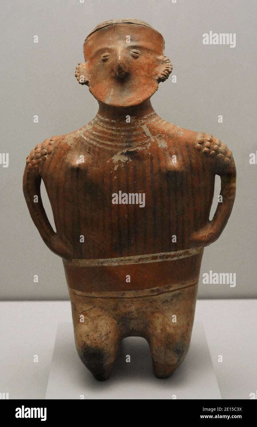 Figur, die einen Häuptling darstellt. Keramik. Nayarit-Stil (400 v. Chr.-700 n. Chr.). Westmexiko. Museum of the Americas. Madrid, Spanien. Stockfoto