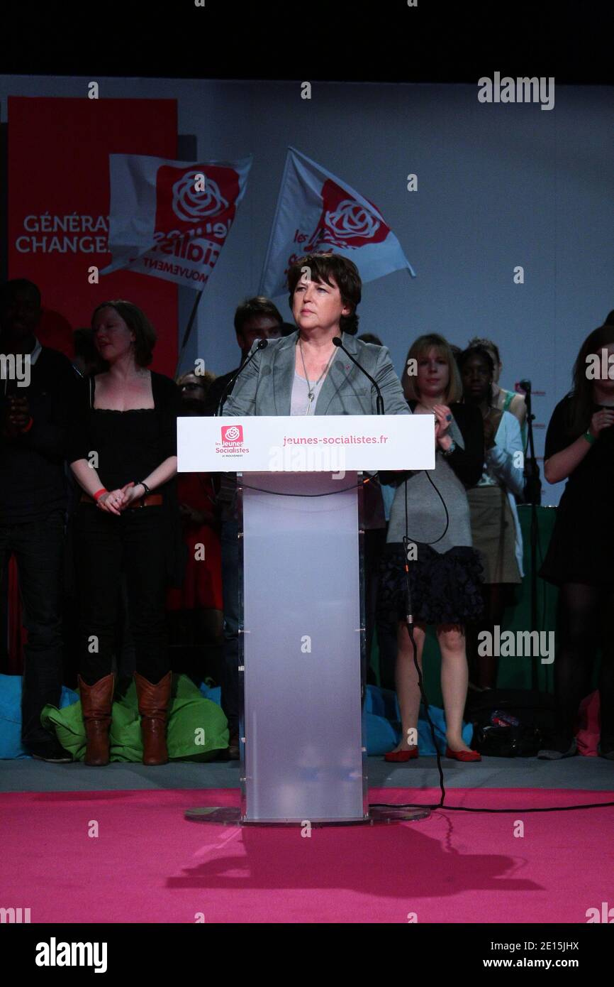 Die erste Sekretärin der französischen Sozialistischen Partei Martine Aubry hält am 2. April 2011 in Issy-les-Moulineaux bei Paris eine Rede während der "Generation des Wandels 2012" der Jugendsozialistischen Gruppe (MJS). Foto von David Fritz/ABACAPRESS.COM Stockfoto