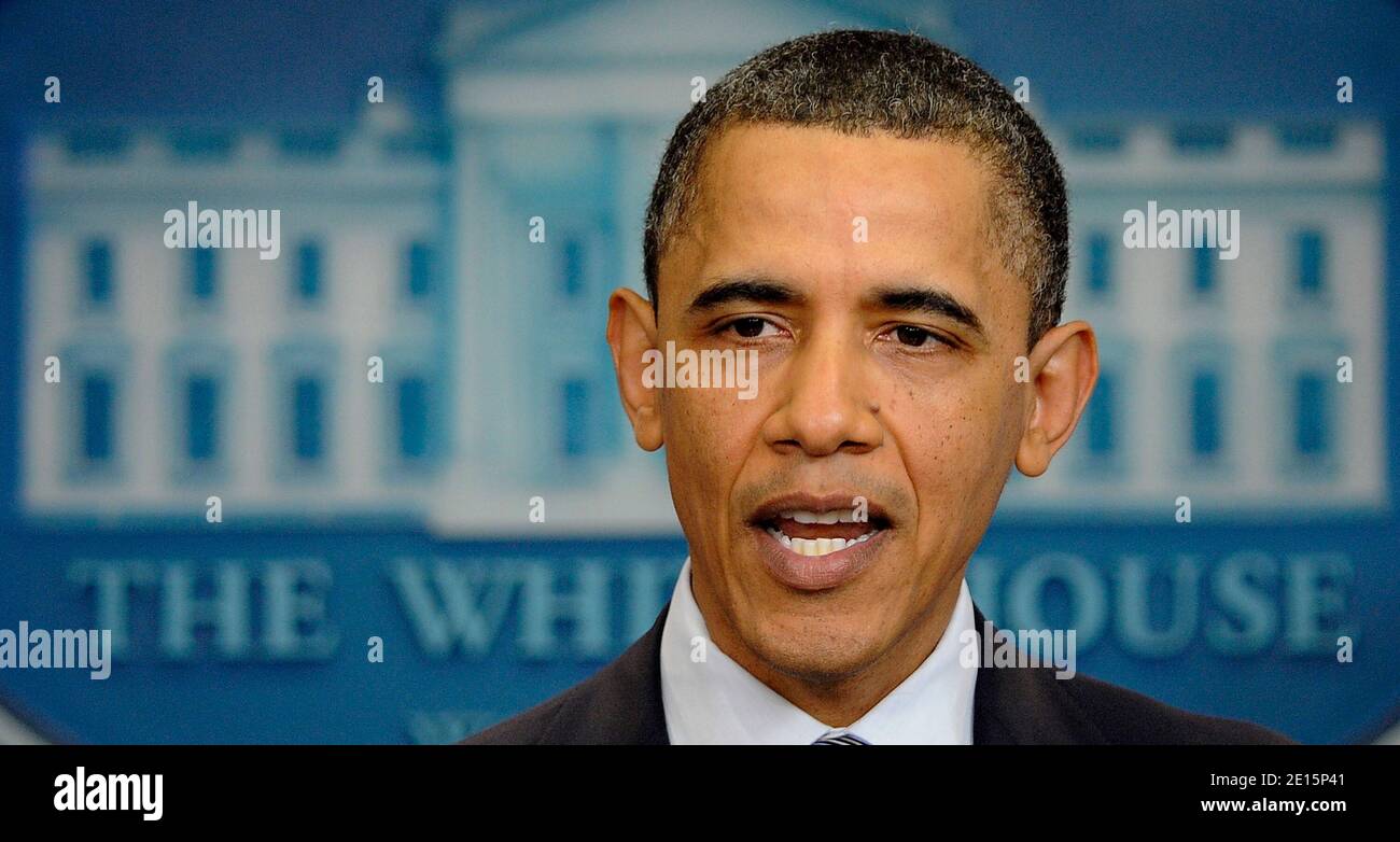 US-Präsident Barack Obama diskutiert am 5. April 2011 bei einer kurzen Pressekonferenz im Brady Press Briefing Room des Weißen Hauses in Washington die Sackgasse des Haushalts 2011 mit dem Kongress. Wenn republikanische und demokratische Gesetzgeber sich in den nächsten Tagen nicht auf ein Budget einigen können, steht die Bundesregierung vor einem Stillstand. Foto von Roger L. Wollenberg/UPI/ABACAUSA.COM Stockfoto