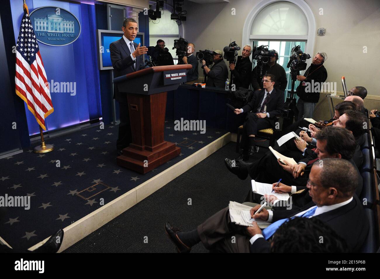 US-Präsident Barack Obama diskutiert am 5. April 2011 bei einer kurzen Pressekonferenz im Brady Press Briefing Room des Weißen Hauses in Washington die Sackgasse des Haushalts 2011 mit dem Kongress. Wenn republikanische und demokratische Gesetzgeber sich in den nächsten Tagen nicht auf ein Budget einigen können, steht die Bundesregierung vor einem Stillstand. Foto von Roger L. Wollenberg/UPI/ABACAUSA.COM Stockfoto