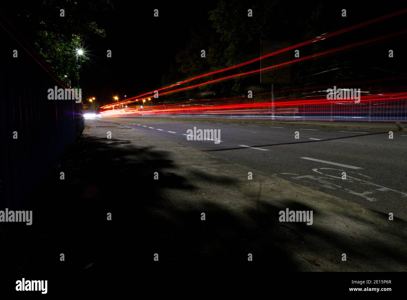 Fahren in der Nacht Stockfoto