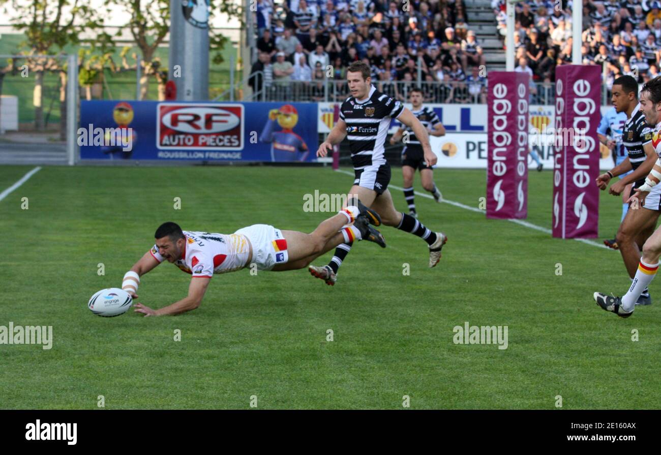 Catalans Dragon's Sebastien Raguin beim Superleague Rugby Spiel Catalans Dragons vs Hull FC im Gilbert Brutus Stadion in Perpignan, Frankreich am 16. April 2011. Foto von Michel Clementz/ABACAPRESS.COM Stockfoto