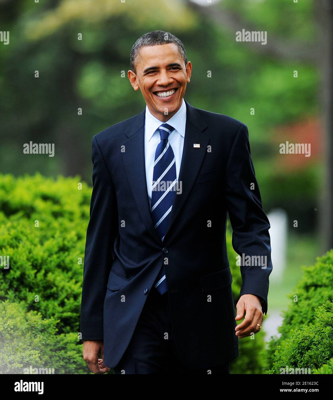 US-Präsident Barack Obama kommt im Rosengarten an, um der Fußballmannschaft der Air Force Academy im Weißen Haus in Washington, DC, USA, die Commander-in-Chief Trophy zu überbringen 18. April 2011. Foto von Olivier Douliery/ABACAPRESS.COM Stockfoto