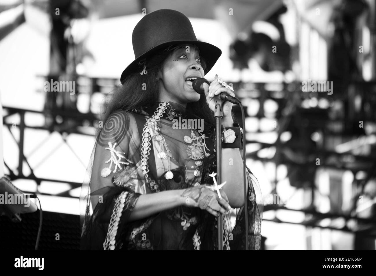 Erykah Badu tritt am 17. April 2011 beim Coachella Valley Music & Arts Festival 2011 im Empire Polo Club in Indio, CA, USA auf. Foto von Tiger/ABACAPRESS.COM Stockfoto