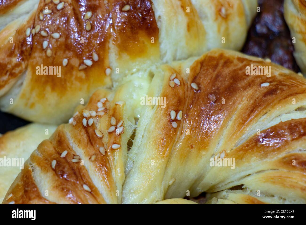 Traditionelle Türkische Konditorei. Köstliche türkische Küche. Türkischer Bagel: Achma. Stockfoto