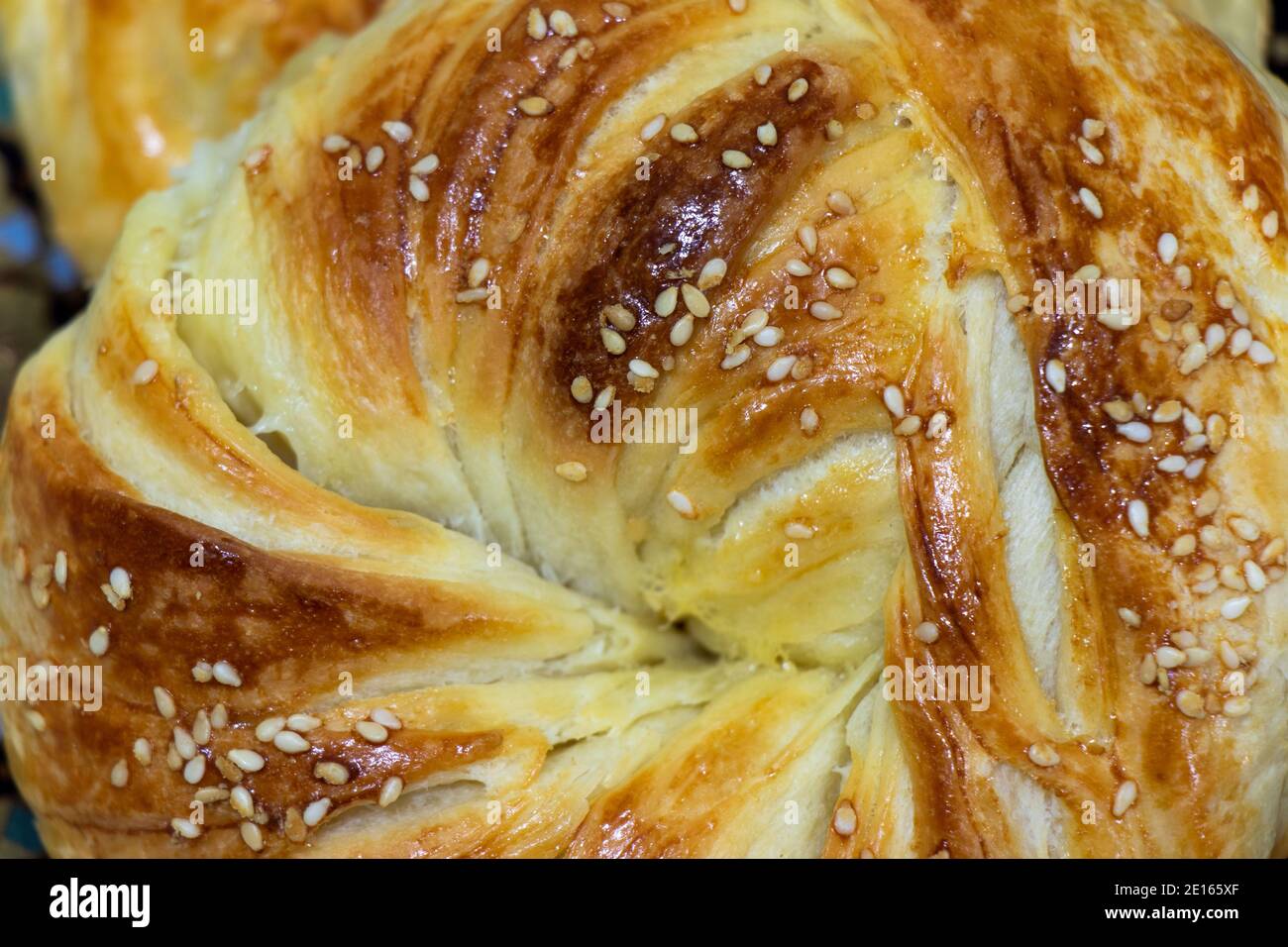 Traditionelle Türkische Konditorei. Köstliche türkische Küche. Türkischer Bagel: Achma. Stockfoto