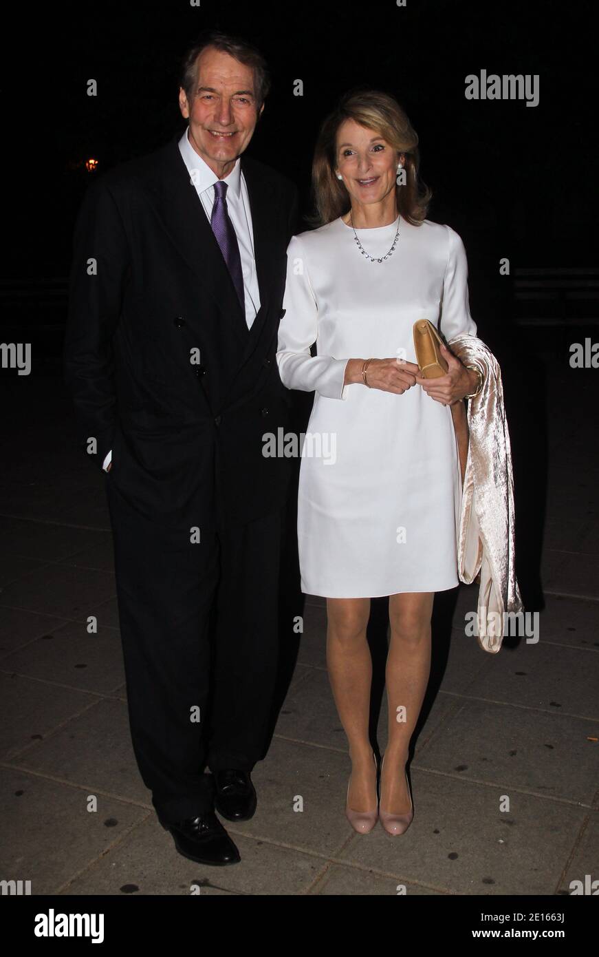 Charlie Rose und der Treuhänder Amanda nehmen an der Vanity Fair Party während des Tribeca Film Festivals 2011 im State Supreme Courthouse in New York, NY, am 27. April 2011 Teil.Foto von Charles Guerin/ABACAPRESS.COM Stockfoto