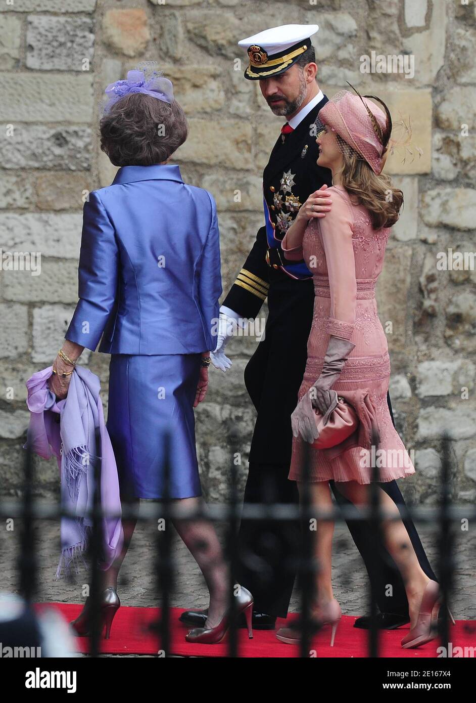 Königin Sofia, Kronprinz Felipe und Kronprinzessin Letizia von Spanien kommen am 29. April 2011 in Westminster Abbey zur Hochzeit von Prinz William mit Kate Middleton in London an. Foto von Frederic Nebinger/ABACAPRESS.COM Stockfoto