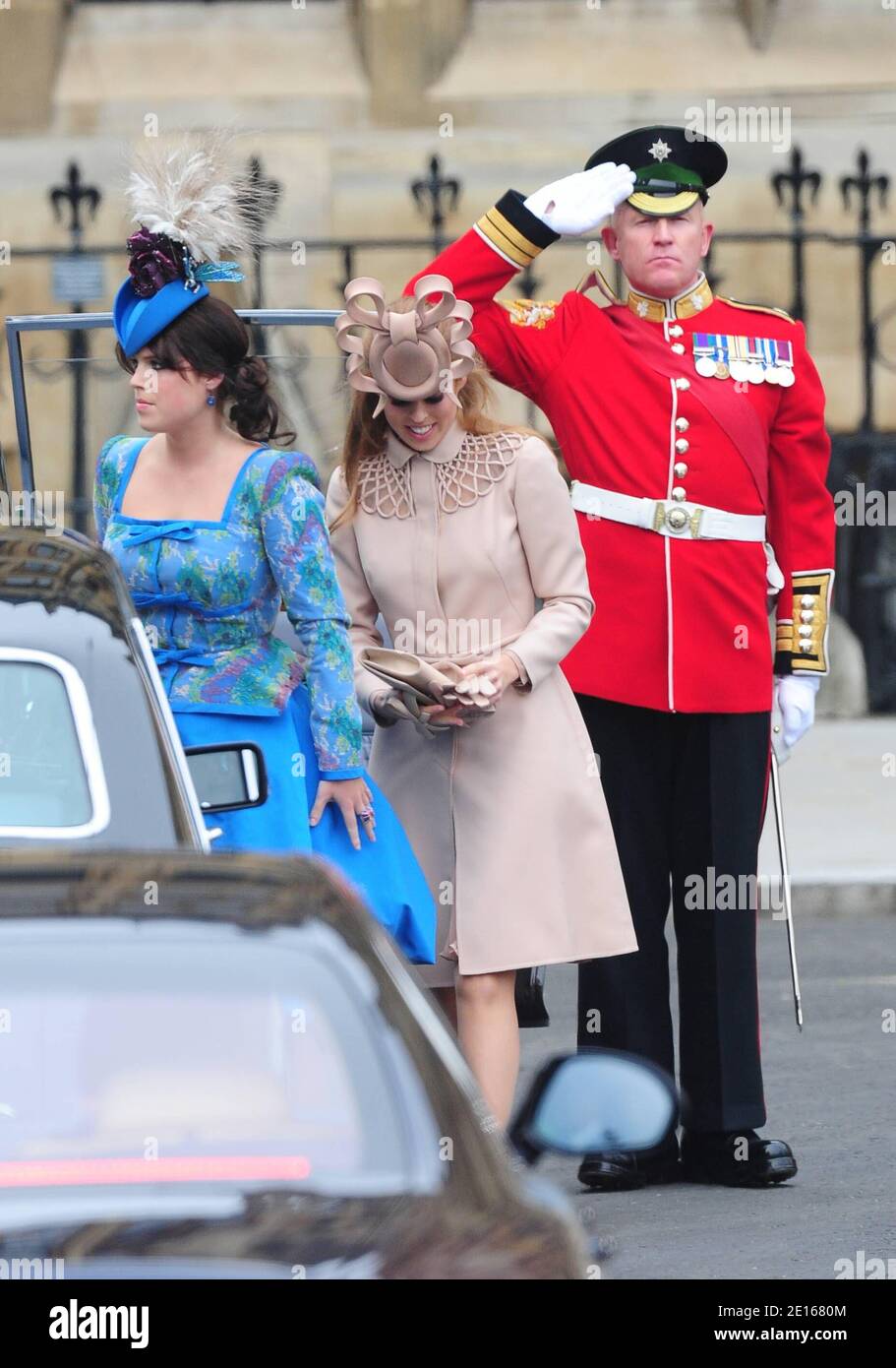 Prinzessin Beatrice und Prinzessin Eugenie kommen am 29. April 2011 zur Hochzeit von Prinz William mit Kate Middleton in London, Großbritannien, in die Westminster Abbey. Foto von Frederic Nebinger/ABACAPRESS.COM Stockfoto