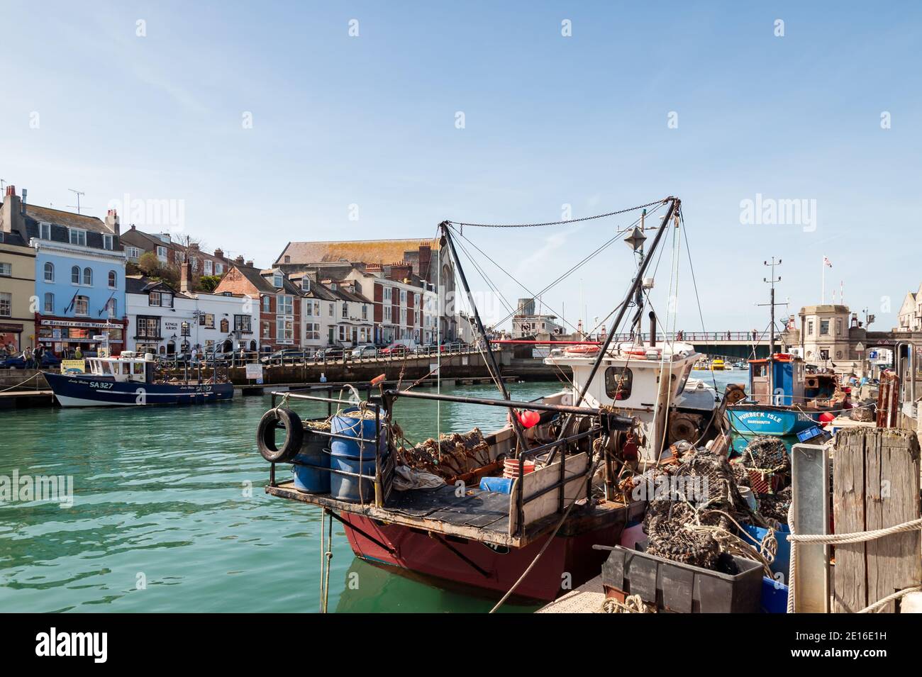 WEYMOUTH, DORSET, Großbritannien - 15. MÄRZ 2009: Fischerboote liegen am Weymoth Old Harbour Stockfoto