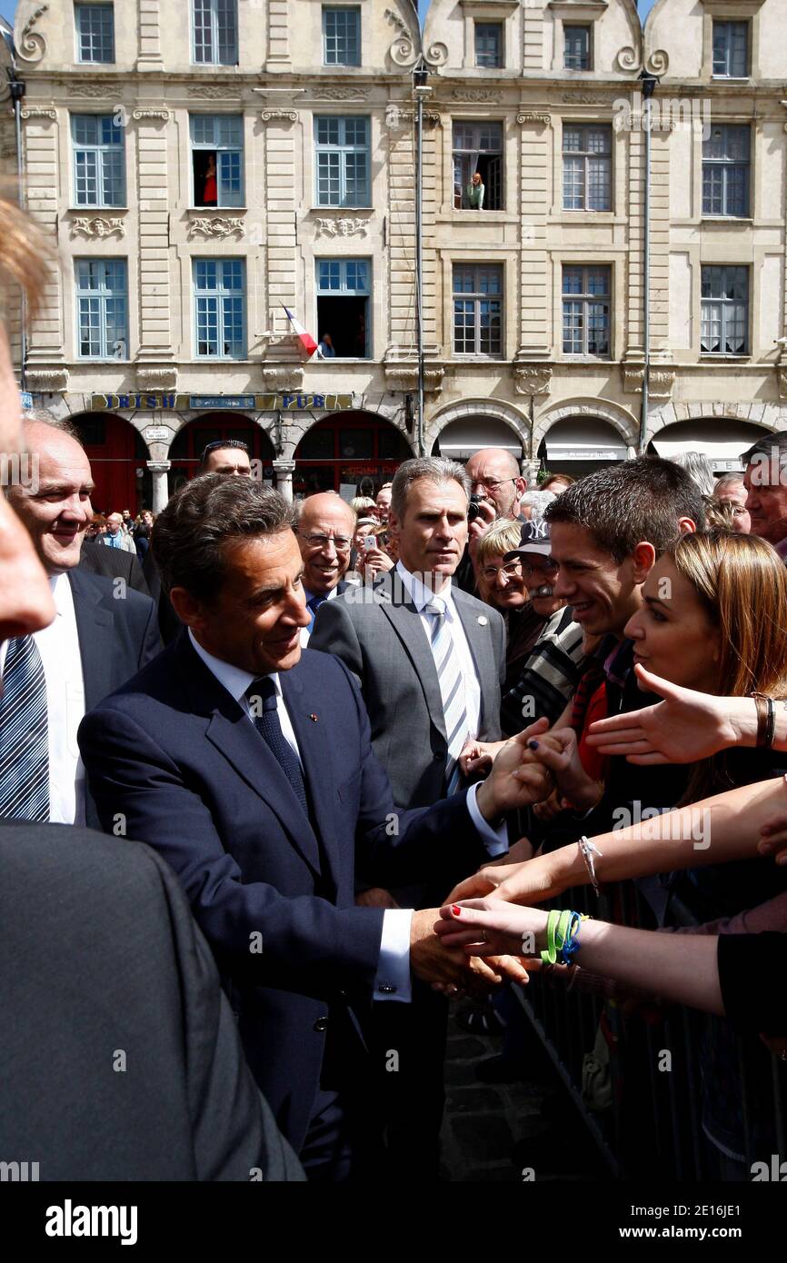 Der französische Präsident Nicolas Sarkozy ist während seines Besuchs in Arras, Nordfrankreich, am 12. Mai 2011 abgebildet. Nicolas Sarkozy besucht die Landwirtschaft. Foto von Ludovic/Pool/ABACAPRESS.COM Stockfoto