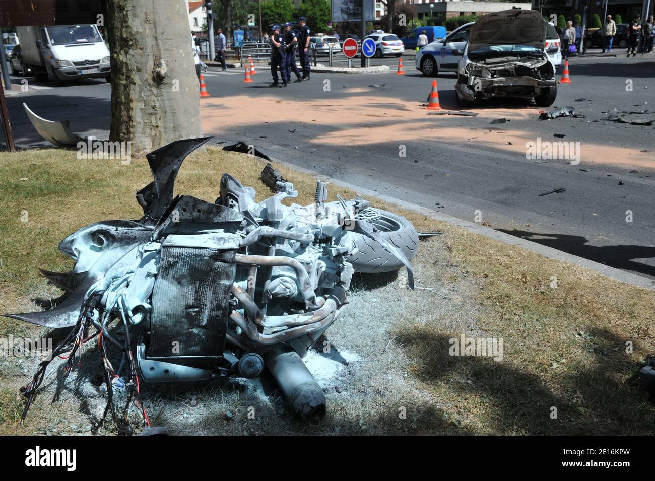 Unfall entre une Moto et une voiture a Nanterre, Frankreich le 13 Mai 2011. Foto Thierry Orban/ABACAPRESS.COM Stockfoto