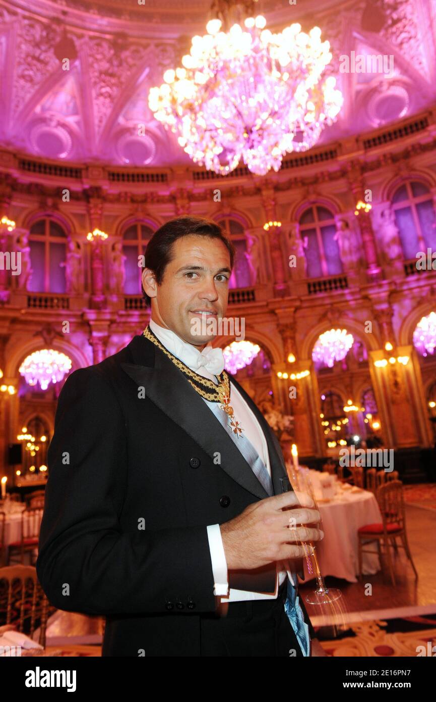 Prinz Luis Alfonso de Bourbon, Herzog von Anjou, nimmt an einem Abendessen im Grand Hotel Scribe für 'Bal de la Renaissance' , Frankreich am 15. Mai 2011 Teil, Foto von Thierry Orban/ABACAPRESS.COM Stockfoto