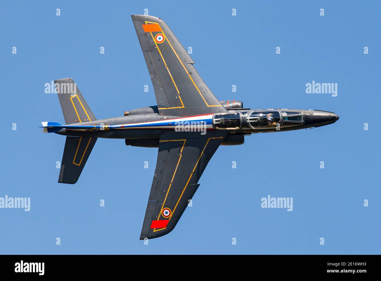 Ein Dassault/Dornier Alpha Jet Jet Trainer der französischen Luftwaffe während einer Flugshow. Stockfoto