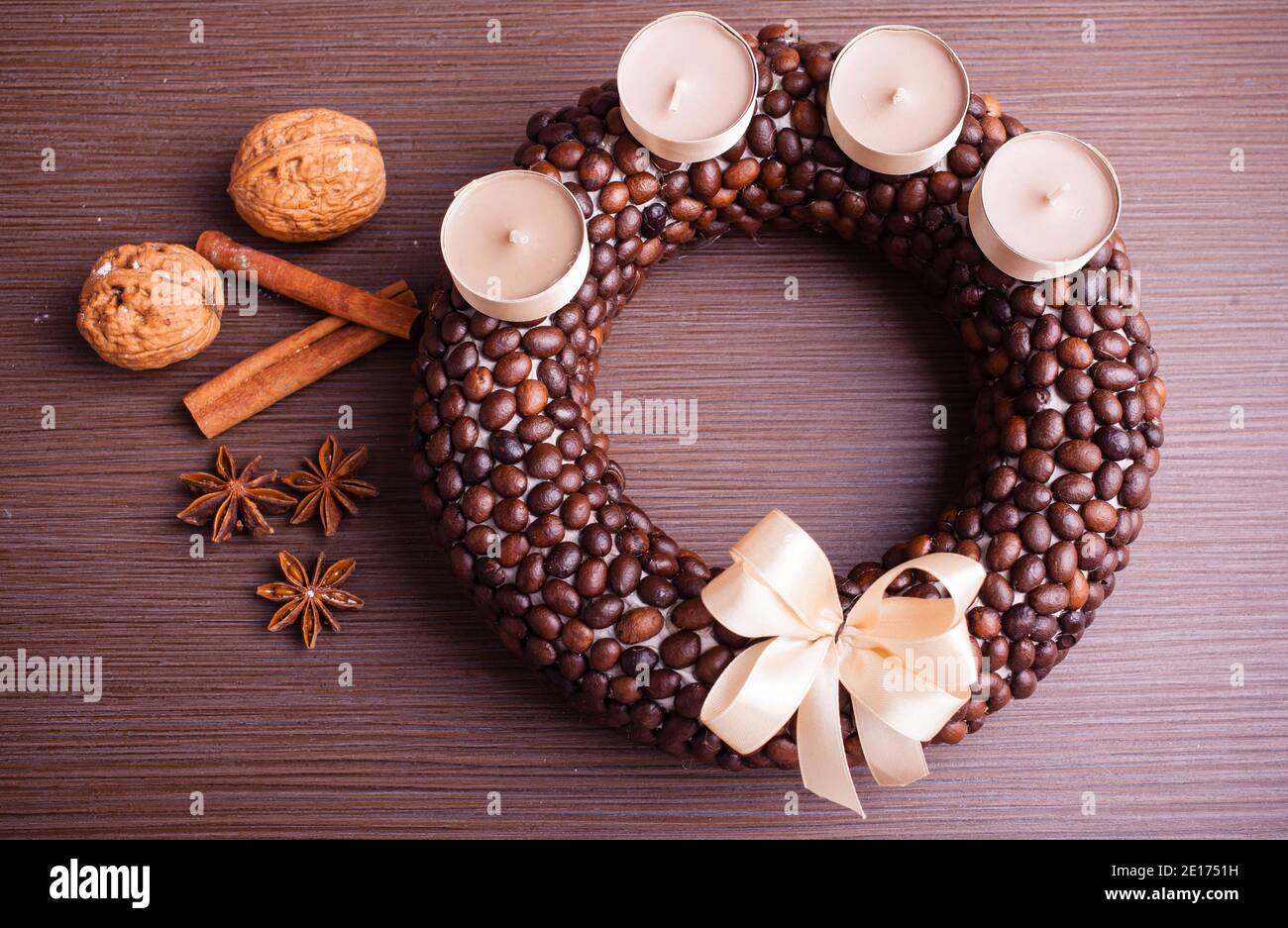weihnachtskranz aus Kaffeebohnen Stockfoto