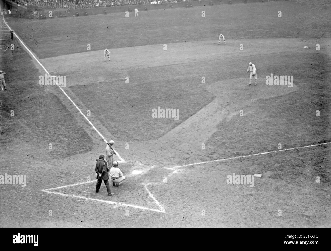 World Series 1913, 4. Spiel, Shibe Park, Doc Crandall Fledermäuse, Chief Bender Pitching - Baseball Stockfoto