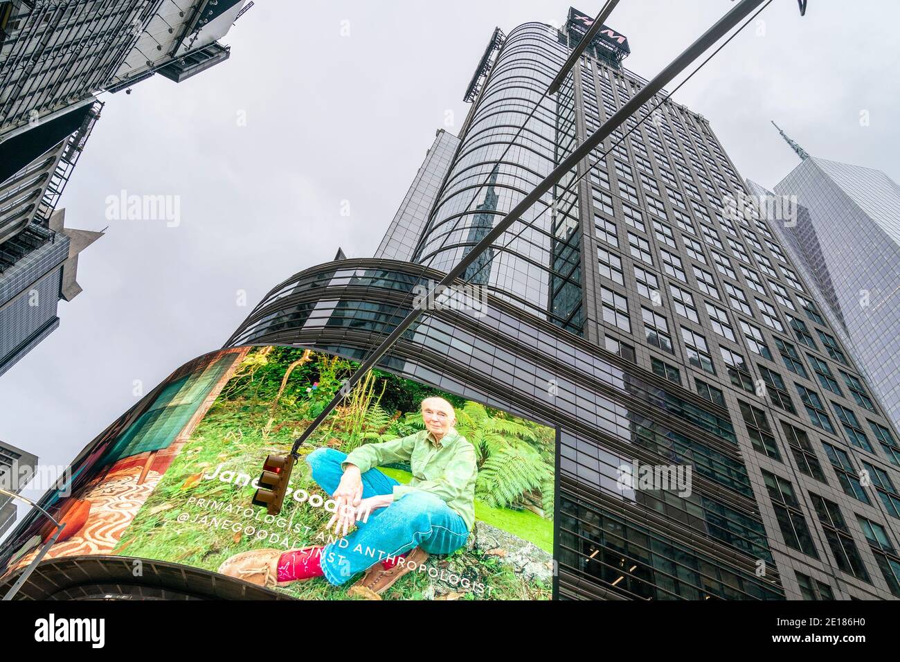 New York, Usa. Januar 2021. Blick auf das Gebäude, in dem TikTok-Eltern Bytedance Berichten zufolge eine 10-jährige Vermietung von Büroflächen in 151 West 42st Street vereinbart formely bekannt als 4 Times Square in New York am 4. Januar 2021. (Foto von Lev Radin/Sipa USA) Quelle: SIPA USA/Alamy Live News Stockfoto