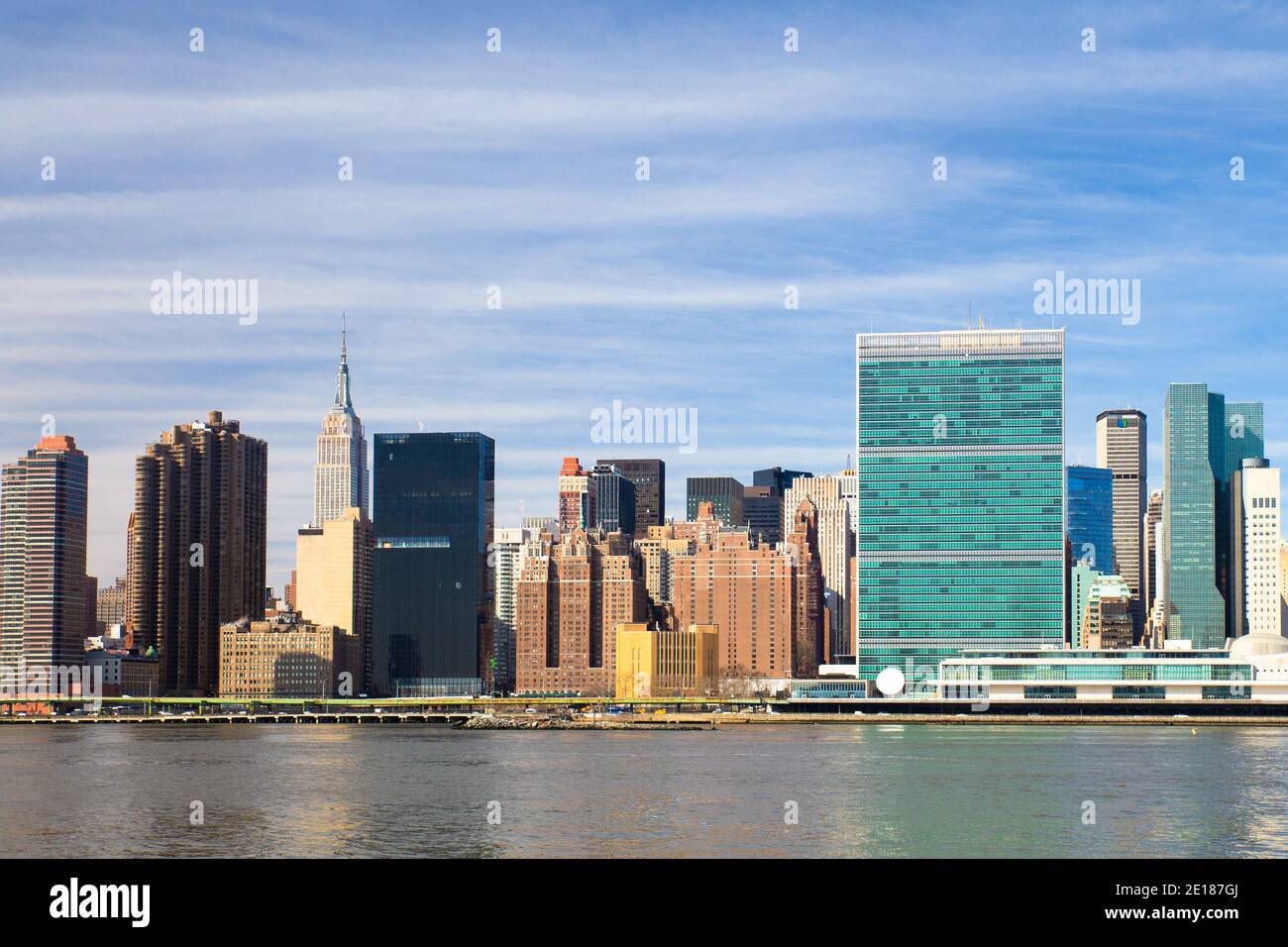 Die Skyline von New York City von Long Island City aus gesehen Stockfoto