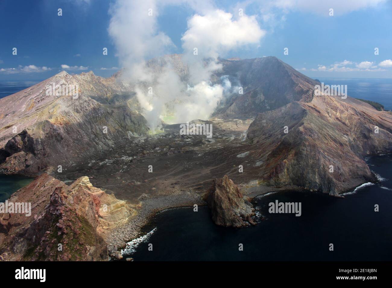 Whakaari / White Island fotografiert von einem Hubschrauber, Bay of Plenty, Neuseeland Stockfoto
