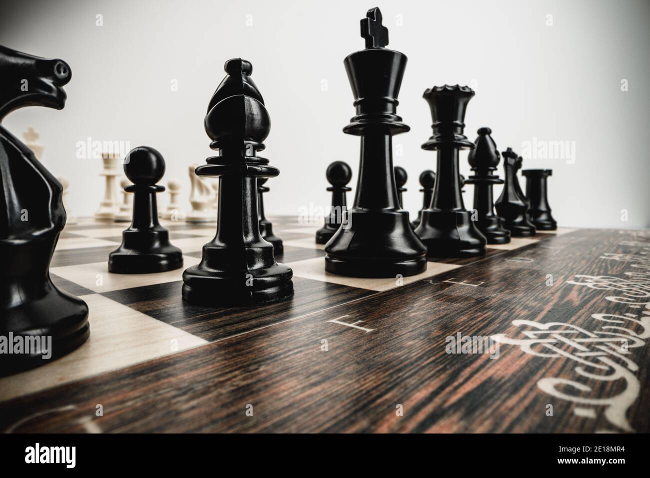 Macro photo of chess pieces on a chess board Stockfoto
