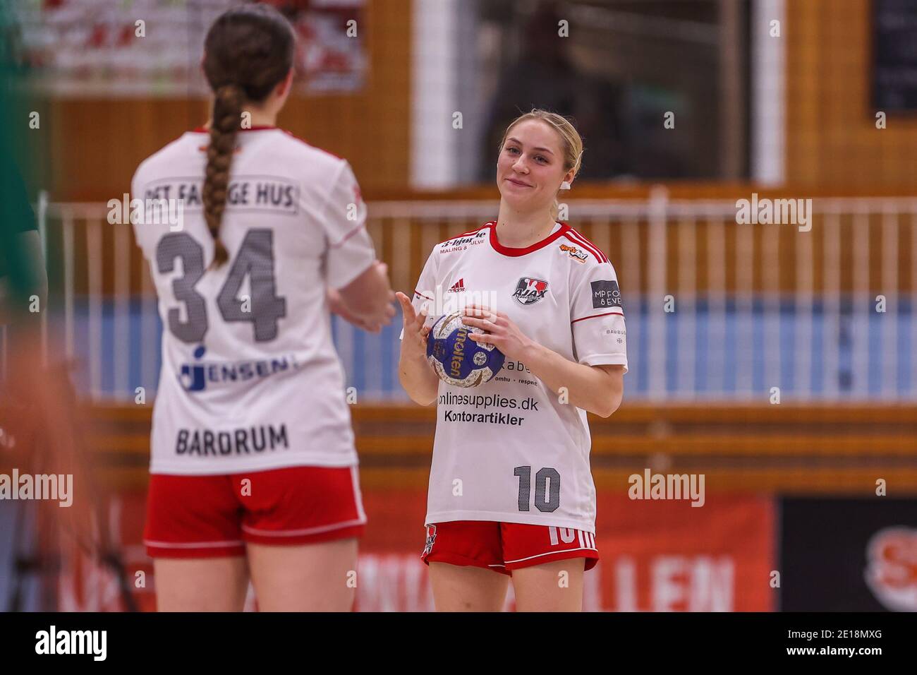 Kopenhagen, Dänemark. Januar 2021. Siw Aabech (10) von Ajax Copenhagen im dänischen Bambusa Kvindeligaen-Match der Frauen zwischen Ajax Copenhagen und Viborg HK in der Bavnehoj Arena in Kopenhagen. (Foto Kredit: Gonzales Foto/Alamy Live News Stockfoto