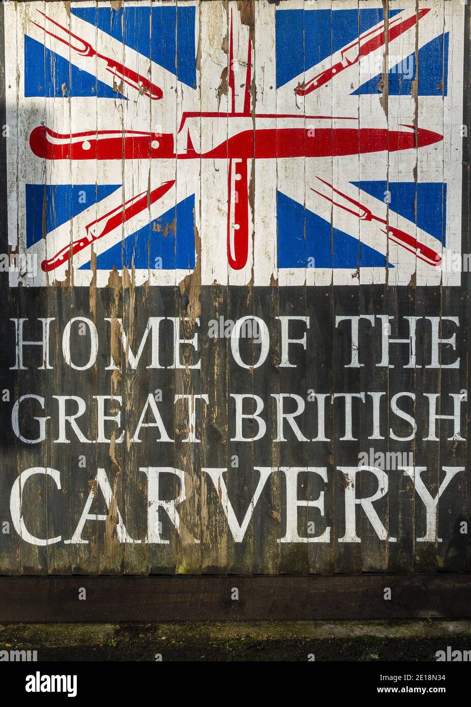 Verwitterte Heimat der Great British Carvery Schild auf Pub Wand Stockfoto