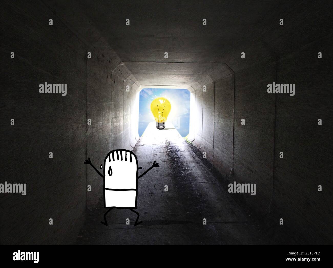 Hand gezeichnet Cartoon Mann in einem schwarzen Tunnel glücklich zu Sehen Sie sich eine Glühlampe mit gelbem Licht an - Collage Stockfoto