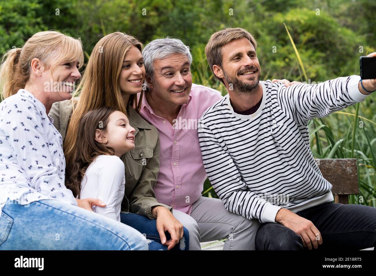 Familie nehmen selfie Stockfoto