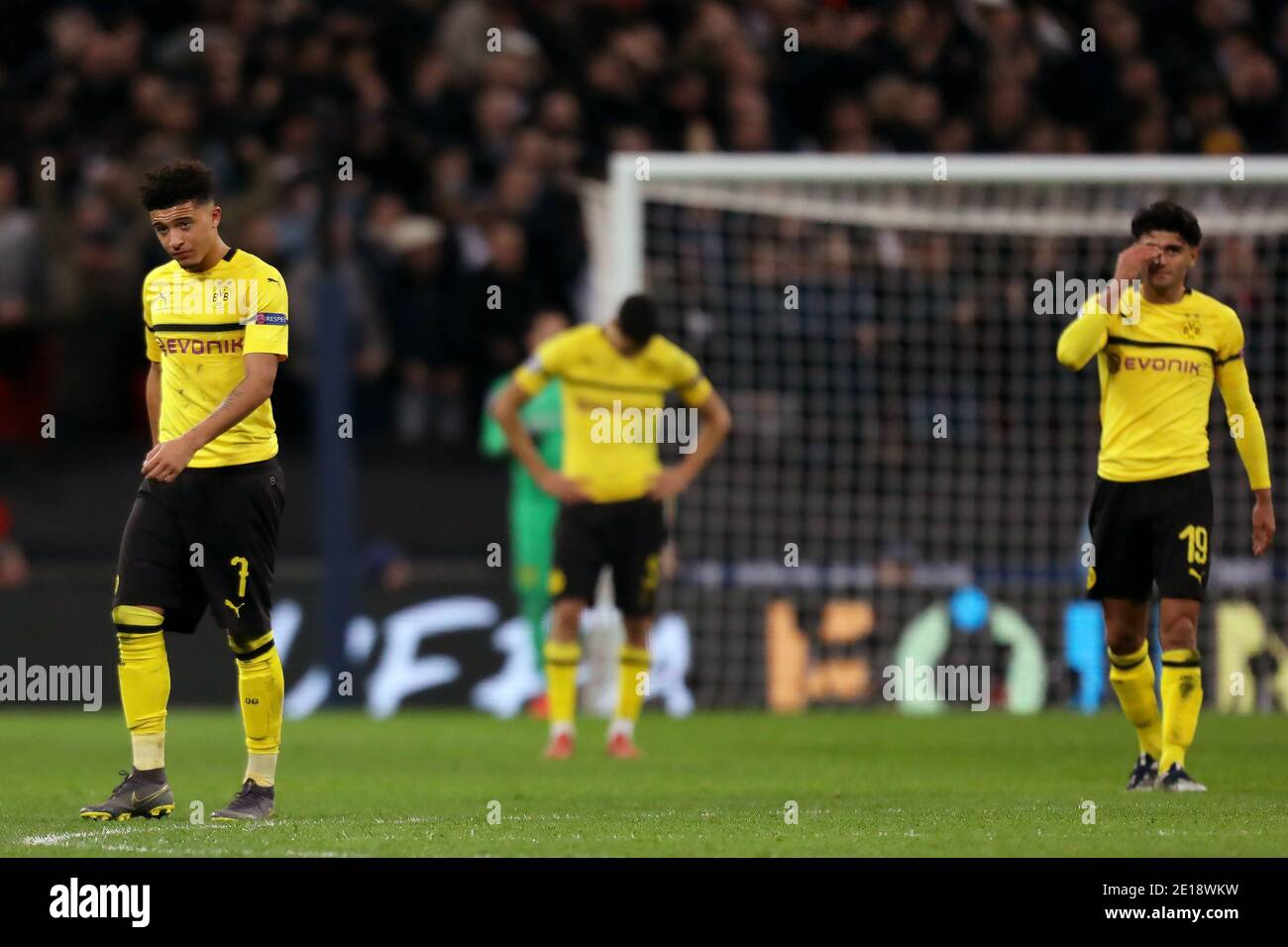 Jadon Sancho von Borussia Dortmund und seine Teamkollegen, die 3-0:00 Uhr ins Minus gehen - Tottenham Hotspur gegen Borussia Dortmund, UEFA Champions League, Wembley Stadium, London (Wembley) - 13. Februar 2019 nur zur redaktionellen Verwendung Stockfoto