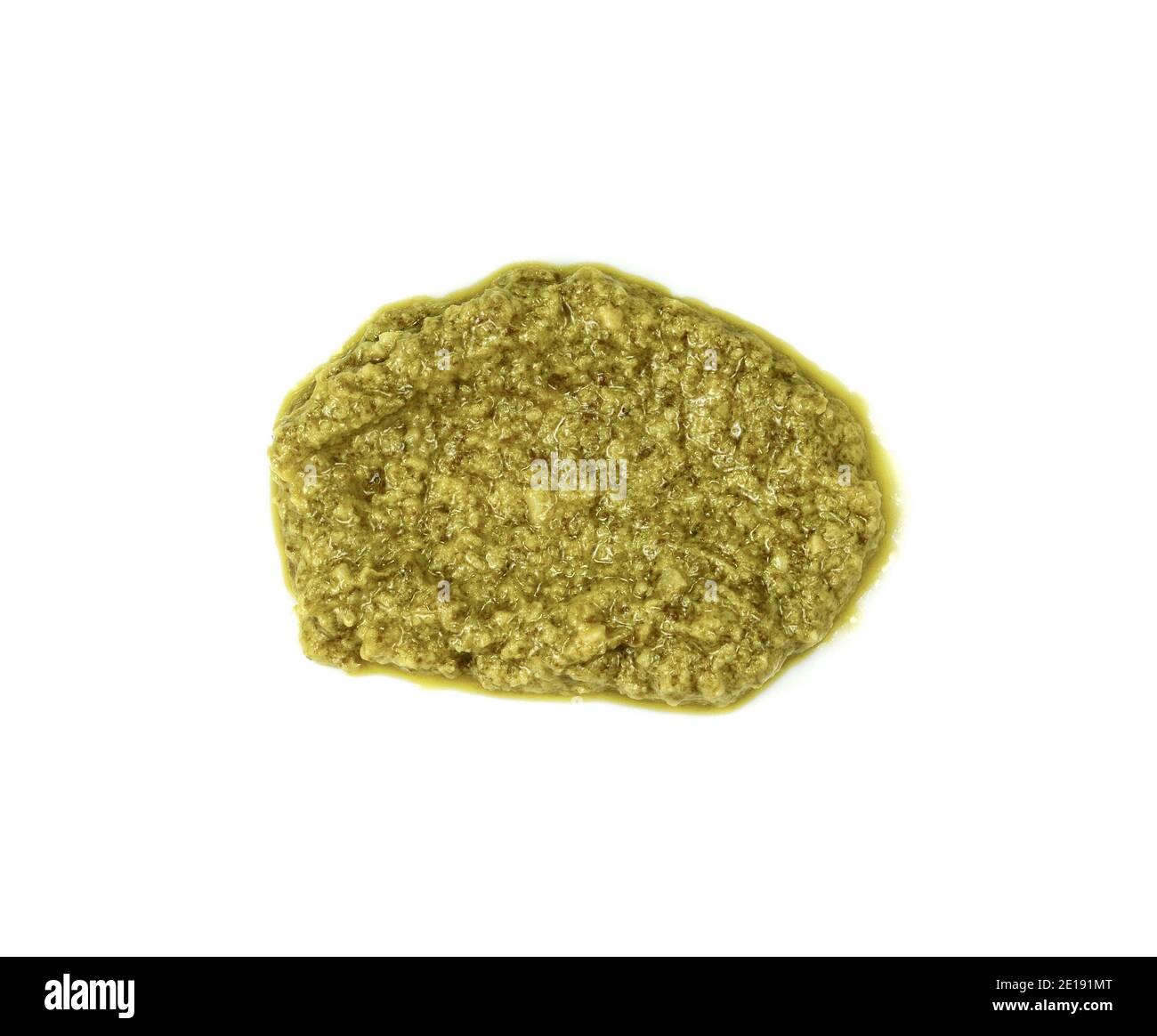 Pesto Spread oder Blob isoliert auf weißem Hintergrund. Grüne ...