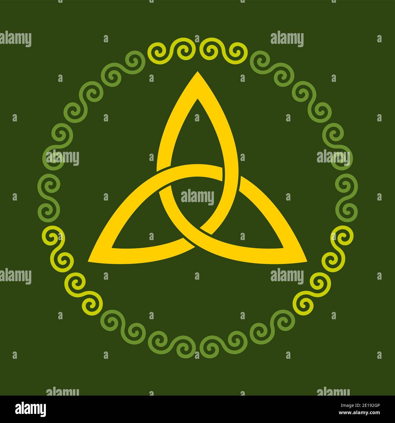 Triquetra, orange gefärbter keltischer Dreiecksknoten innerhalb eines Kreisrahmens, geformt von grünen Doppelspiralen, auf moosgrünem Hintergrund. Korbwellenknoten. Stockfoto