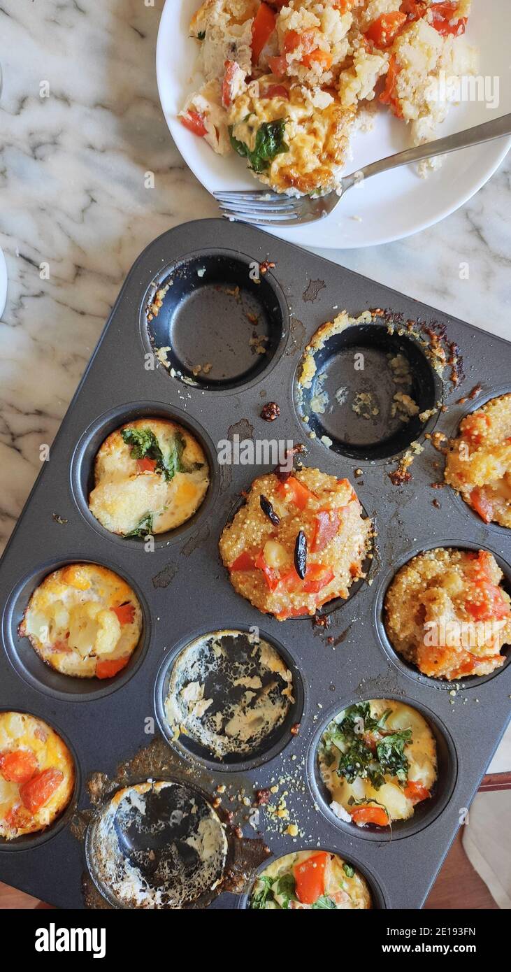 Gemüse gebackene Omelette und Quinoa Muffin Stockfoto