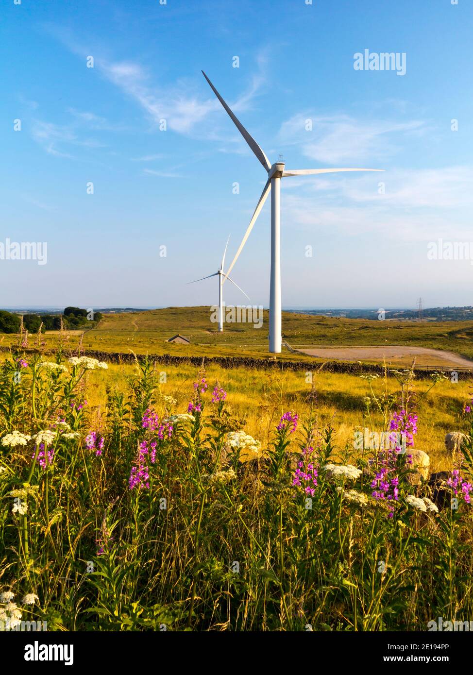 Senvion MM82/2050 Windturbinen auf der Carsington Weide bei Brassington in The Derbyshire Dales England Großbritannien Stockfoto