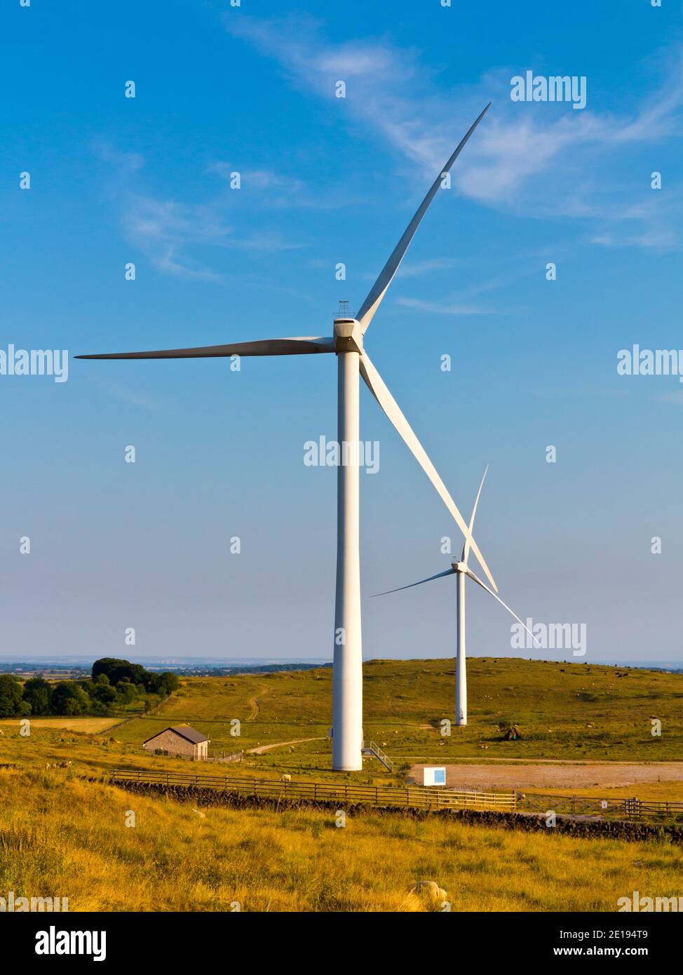 Senvion MM82/2050 Windturbinen auf der Carsington Weide bei Brassington in The Derbyshire Dales England Großbritannien Stockfoto