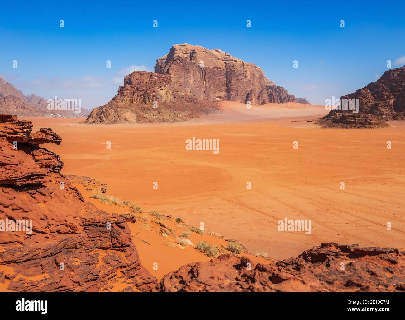 Wadi Rum, Jordanien. Khor al Ajram in der Wüste Wadi Rum, bekannt als Tal des Mondes. Stockfoto