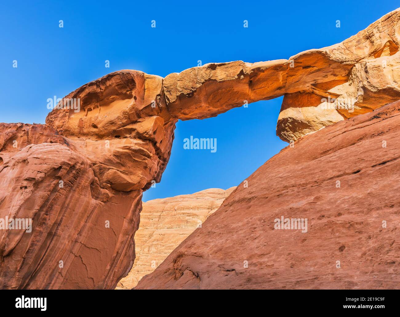 Wadi Rum, Jordanien. Um Fruuth Rock Bridge. Stockfoto