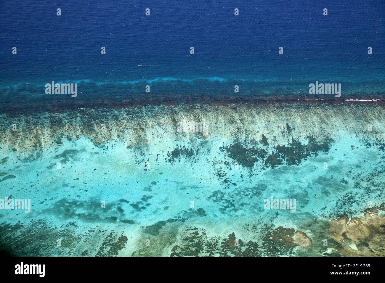 Guadeloupe: Luftaufnahme der Bucht von „Grand Cul-de-SAC Marin“ und Korallenriffen weit weg Stockfoto