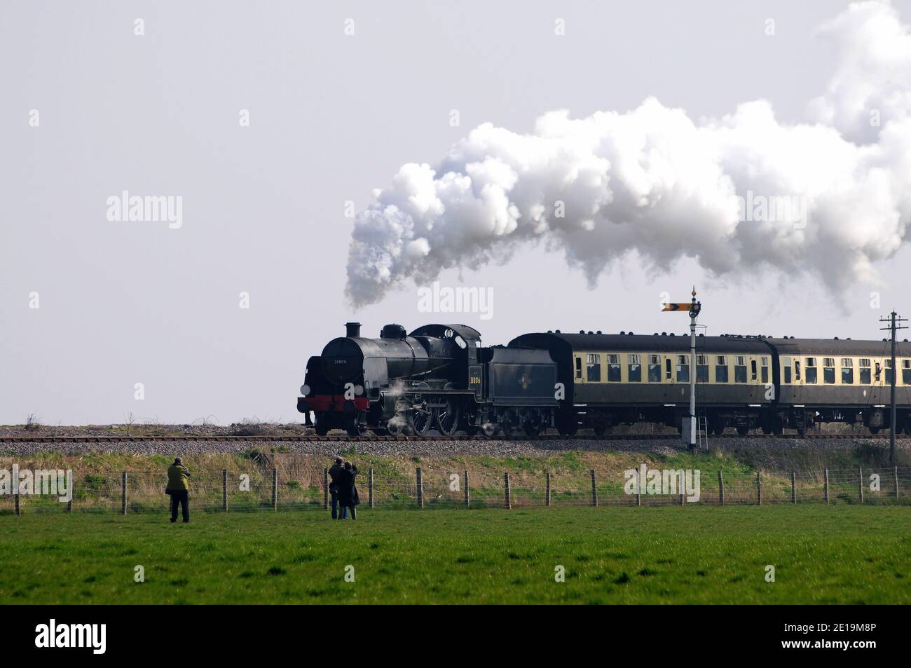 '31806' verlässt Blue Anchor mit einem Zug nach Minehead. Stockfoto