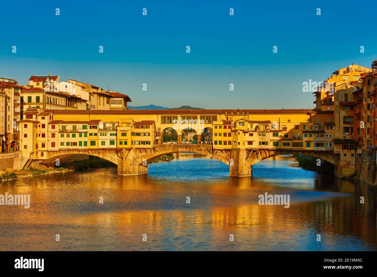 Florenz Arno Fluss und Ponte Vecchio Wahrzeichen der Toskana Italien Stockfoto