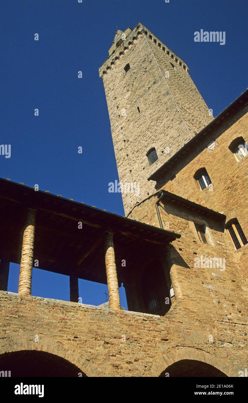 Torre Grossa und palazzo comunale (oder palazzo del popolo) In der mittelalterlichen Stadt San Gimignano Toskana Italien Stockfoto