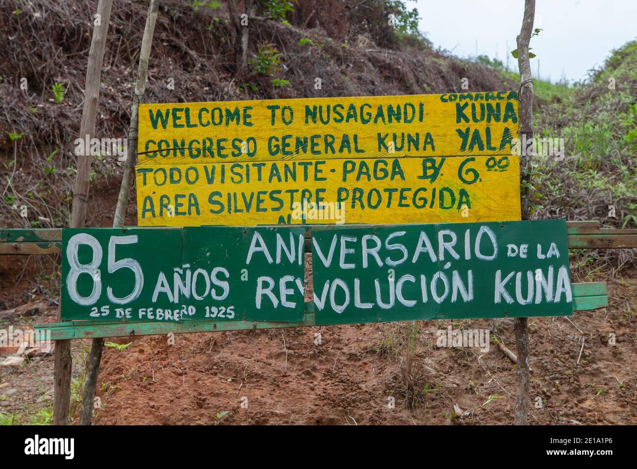 Schild begrüßt Besucher 'Willkommen in Nusagandi' Nusagandi ist ein Bereich Geschützt durch das Volk Kuna Stockfoto