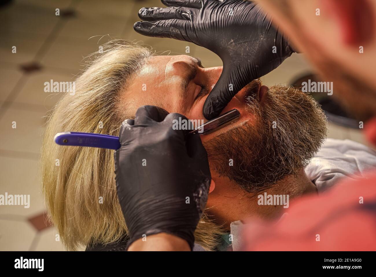 Meisterte Handwerk Aus Schneiden Haare Jeden Tag Besuchen Sie Den Friseur Form Beibehalten Mann Beim Friseur Barbershop Kunde Bart Trimmen Barbershop Services Perfekter Look Rasieren Von Gesichtshaar Stockfotografie Alamy