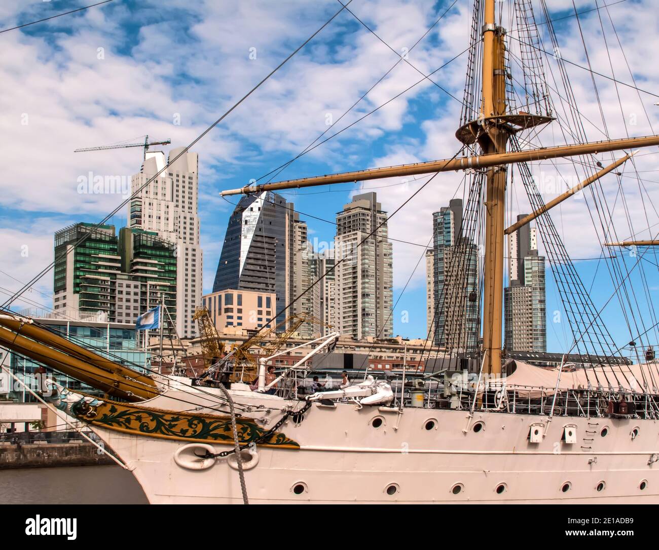 Puerto Madero Entwicklung, Buenos Aires, Argentinien, von der Fregatte A.R.A. aus gesehen Presidente Sarmientro Stockfoto