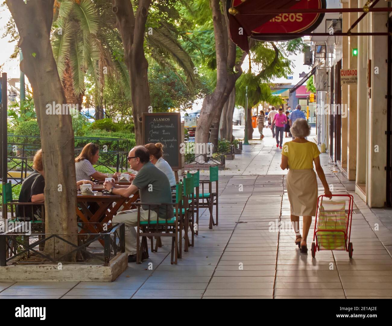 Straßenszene Recoleta, Buenos Aires, Argentinien Stockfoto