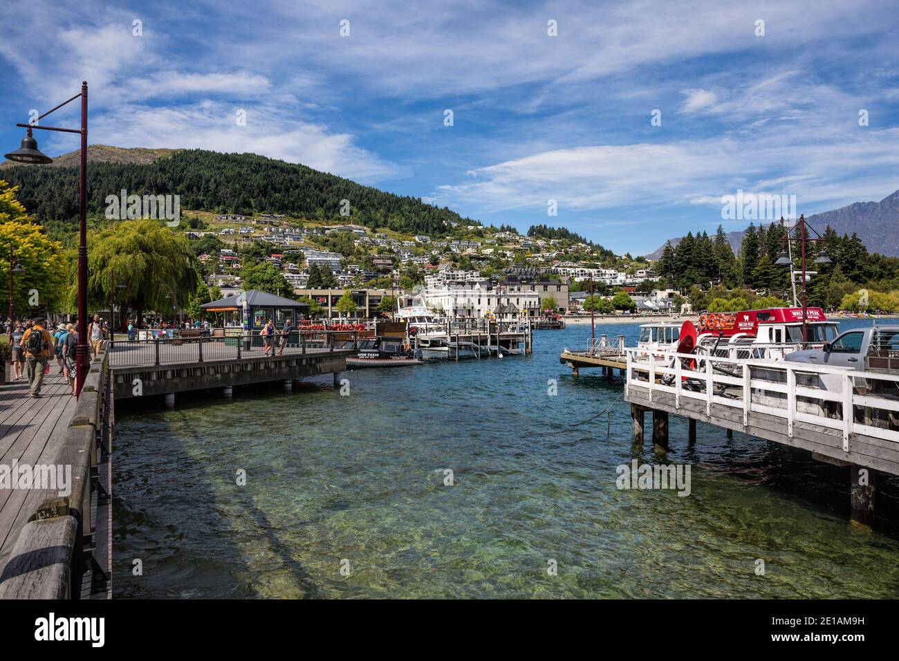 Queenstown Neuseeland, 24. Dezember 2014 : Queenstown Waterfront und Restaurants Stockfoto