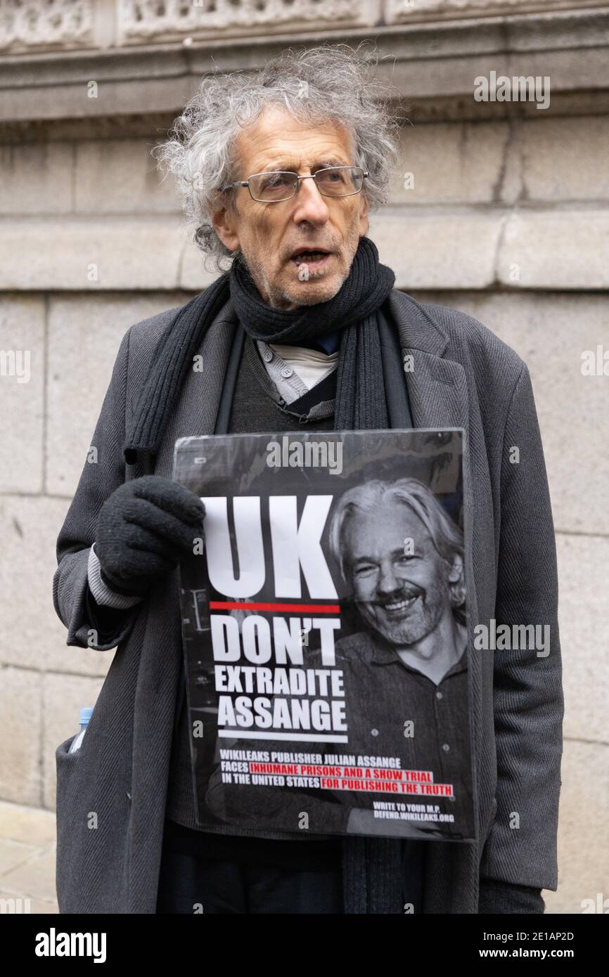 04. Januar 2021. London, Großbritannien. Piers Corbyn protestiert vor dem Old Bailey Central Criminal Court, wo das Urteil über den Auslieferungsprozess gegen Julian Assange, Wikileaks Gründer, getroffen wird. Assange wurde durch den Spionageakt der Vereinigten Staaten angeklagt, "vertrauliche Dokumente im Zusammenhang mit der nationalen Verteidigung zu enttarieren". Foto von Ray Tang. Stockfoto