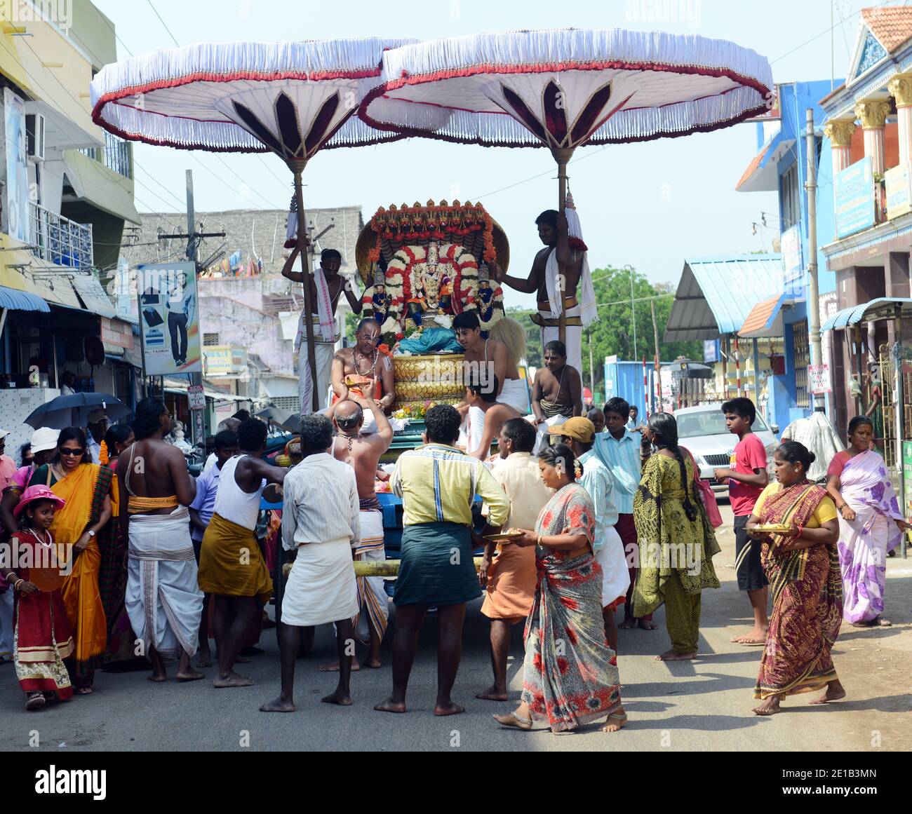 Sthalasayana Peruma Tempel Auto Prozession in den Straßen von Mahabalipuram, Tamil Nadu, Indien. Stockfoto