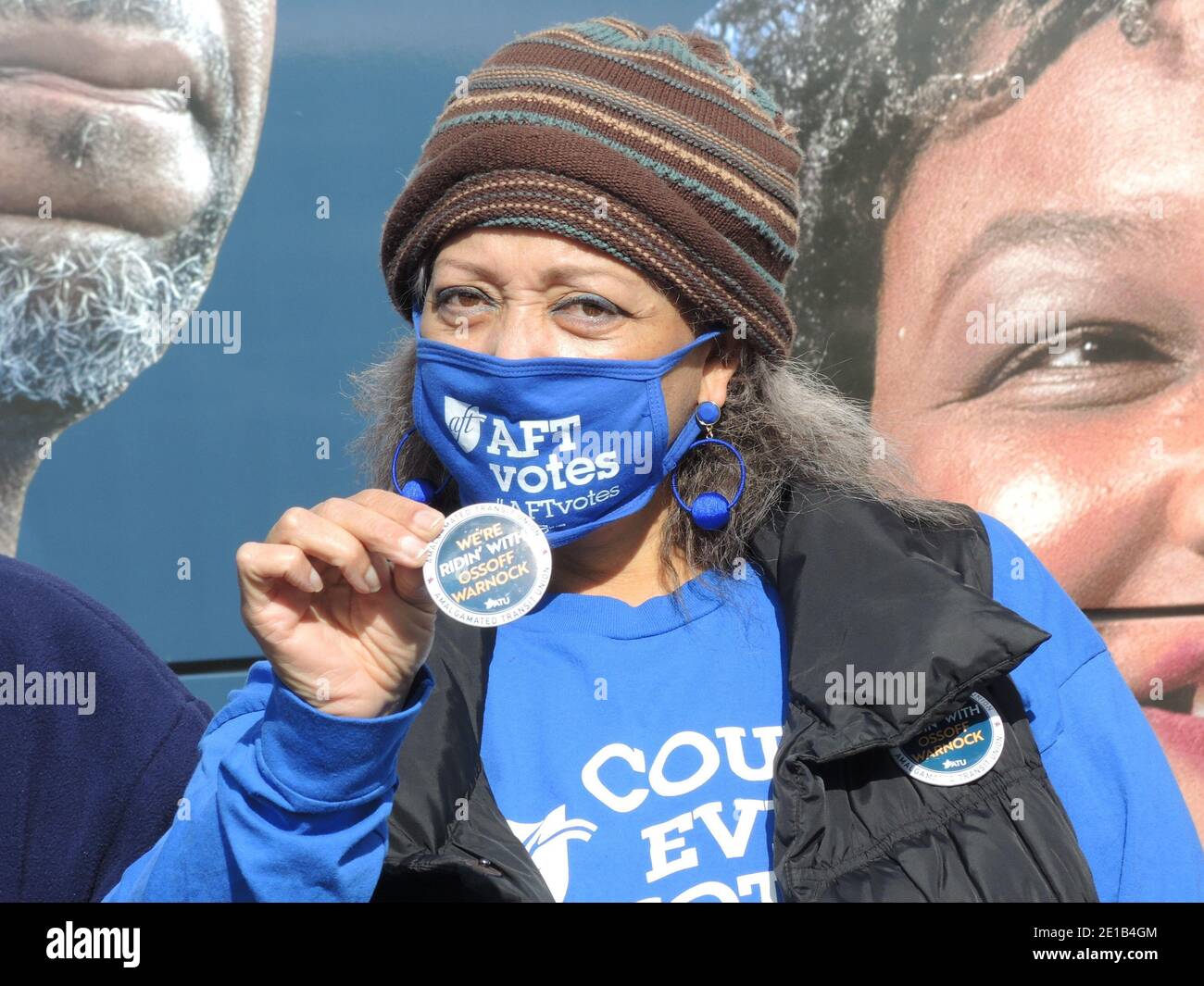 Atlanta, USA. Januar 2021. Verdaillia Turner während einer Wahlkampfveranstaltung für die demokratische Kandidatin Warnock am Tag der Stichwahl im US-Bundesstaat Georgien. (To dpa: 'Ängstlich schaut nach Georgien') Quelle: Lena Klimkeit/dpa/Alamy Live News Stockfoto