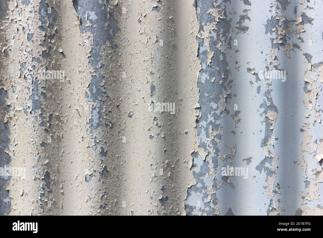 Metallhintergrundstruktur Nahaufnahme mit abstrakten Linien und einer gesprenkelten, malerischen Technik. Stockfoto